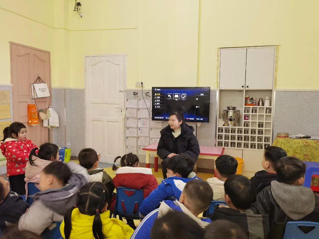 圖2  3月4日，愛立方幼兒園法治副校長(zhǎng)楊宏平到校開展宣傳教育活動(dòng).jpg