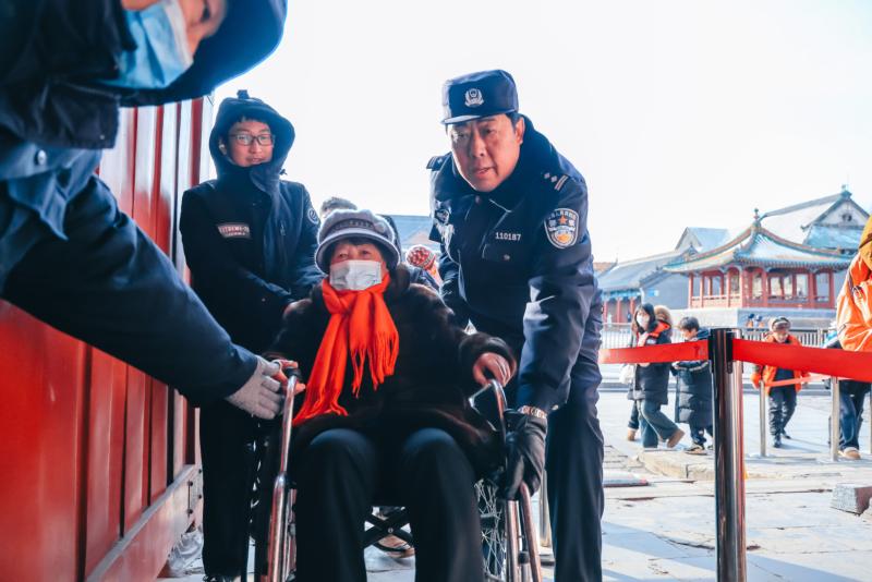 沈陽公安新春走基層.jpg