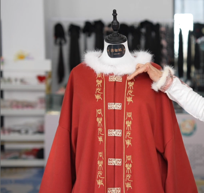 新春走基層 | 香味漢服、AI設(shè)計……漢服里的“黑科技”