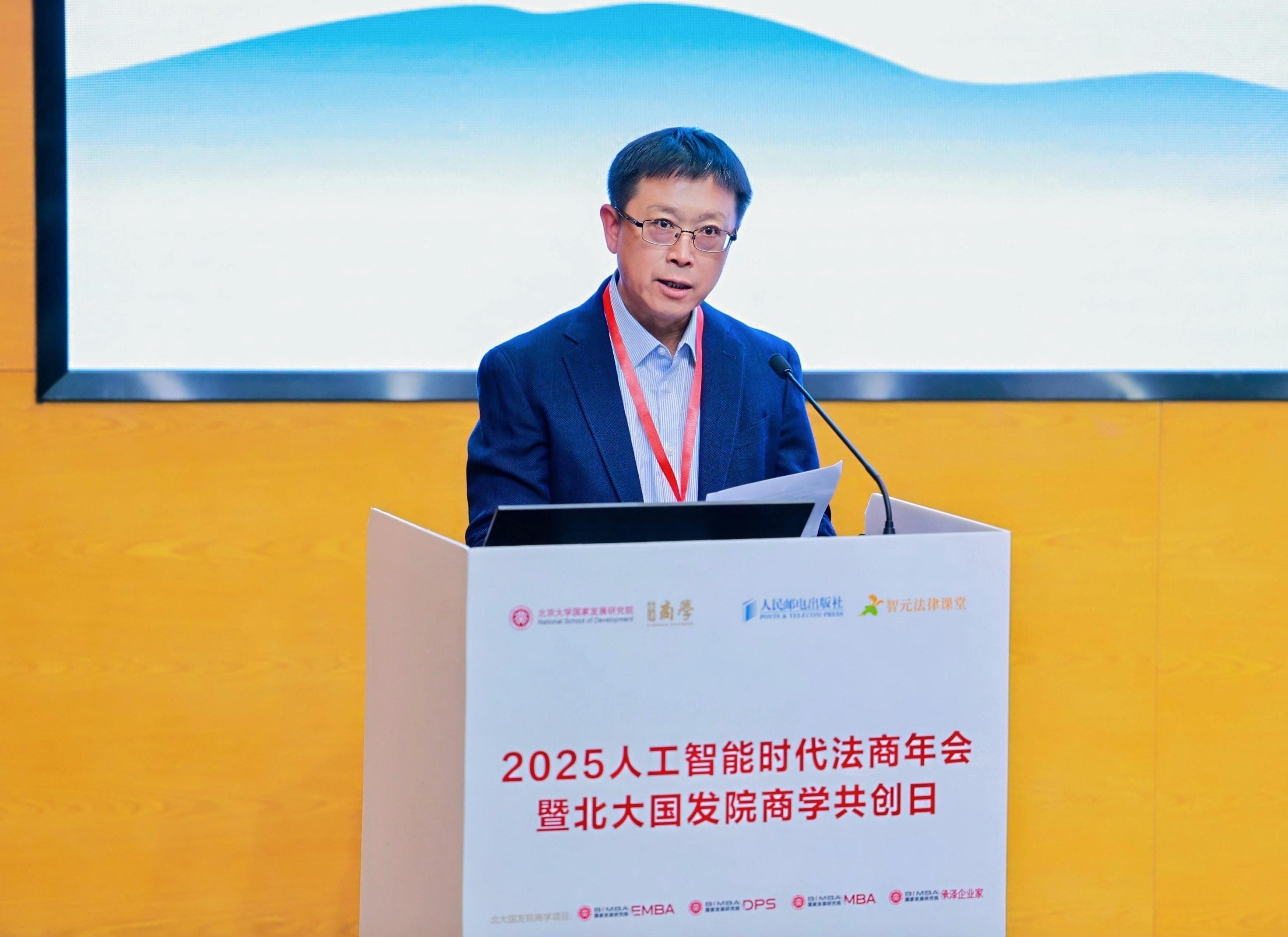 法制日報社編委、法治網(wǎng)總裁萬學(xué)忠在開幕式致辭