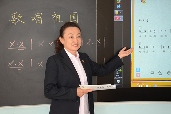 秦穎：用音符點亮鄉(xiāng)村學(xué)校里的快樂童年